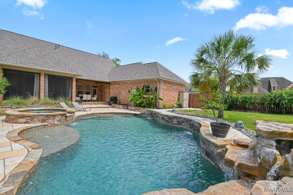 101 OAK RIDGE Court