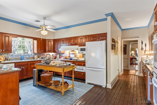 8921 Vaughn Road