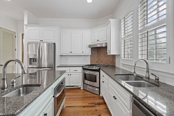 5 Avenue of the Waters .