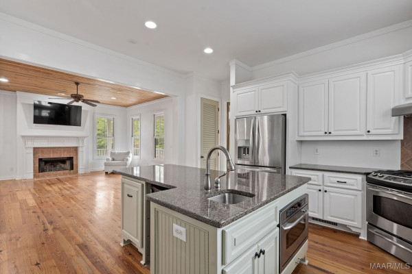 5 Avenue of the Waters .