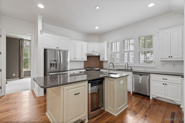 5 Avenue of the Waters .