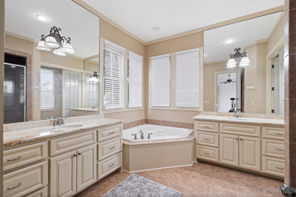 5 Avenue of the Waters .