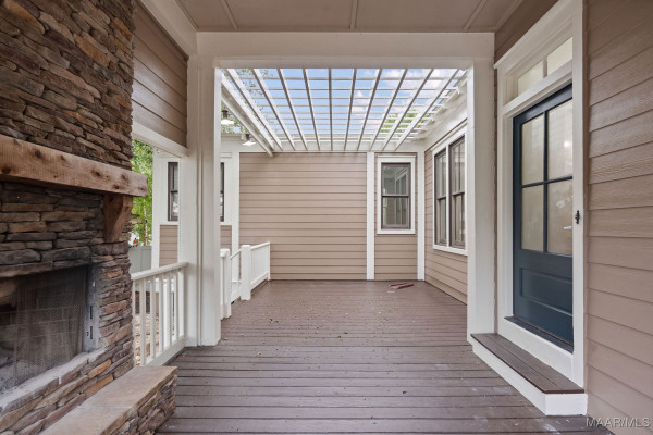 5 Avenue of the Waters .