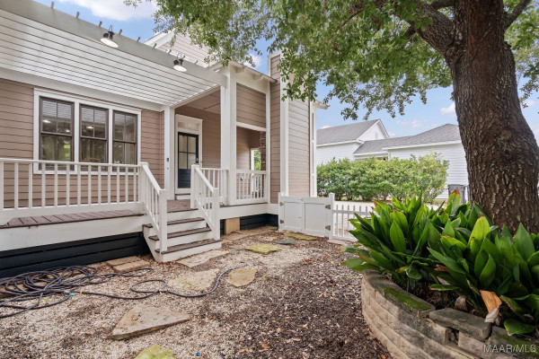 5 Avenue of the Waters .