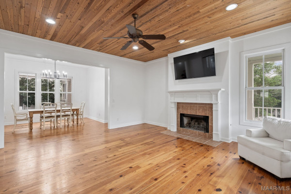 5 Avenue of the Waters .