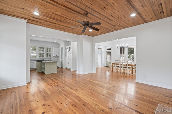 5 Avenue of the Waters .