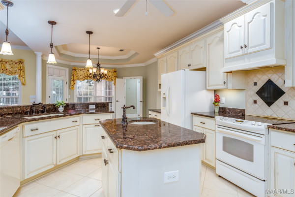 404 Grove Park Loop
