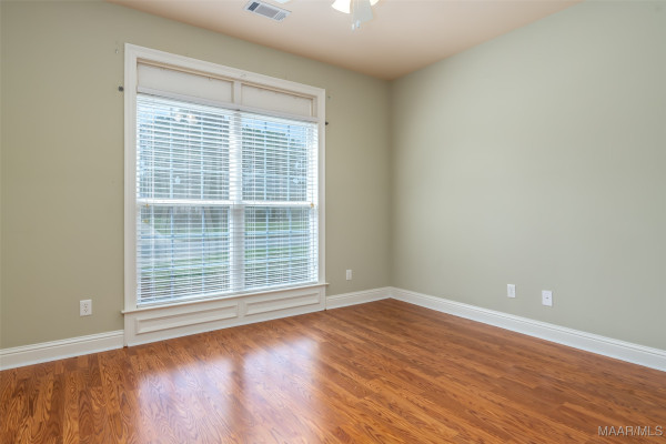 404 Grove Park Loop