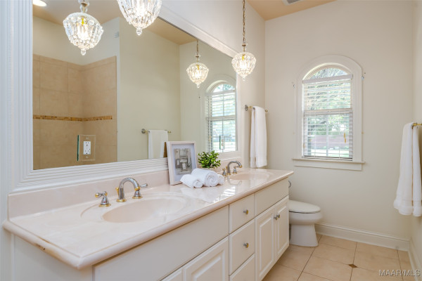 404 Grove Park Loop
