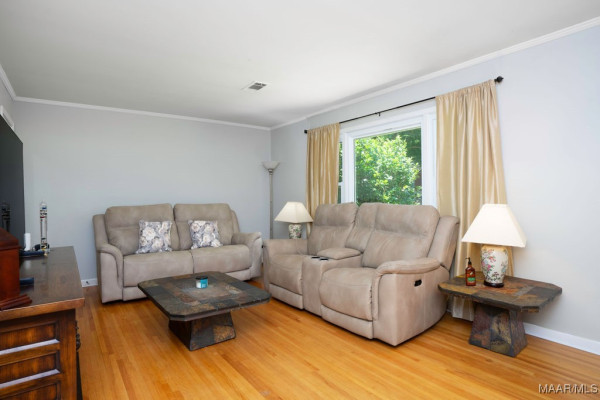 925 GREEN FOREST Drive