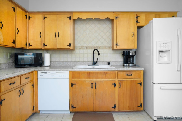 925 GREEN FOREST Drive