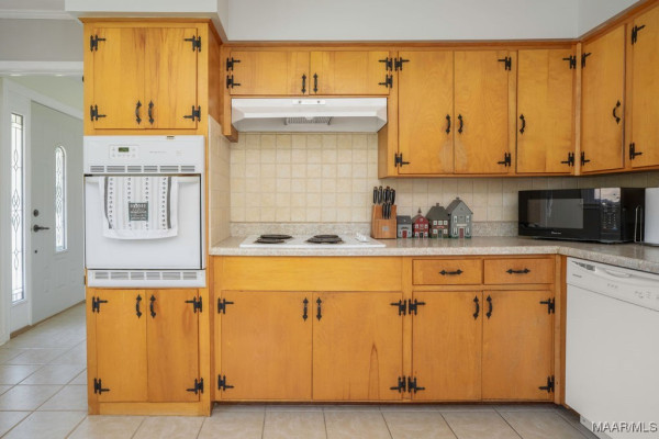 925 GREEN FOREST Drive