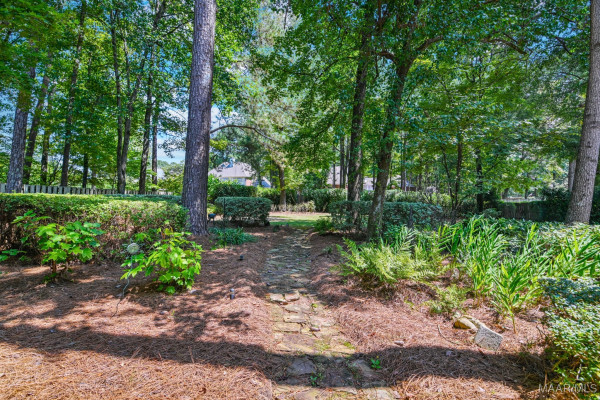 7149 PINECREST Drive