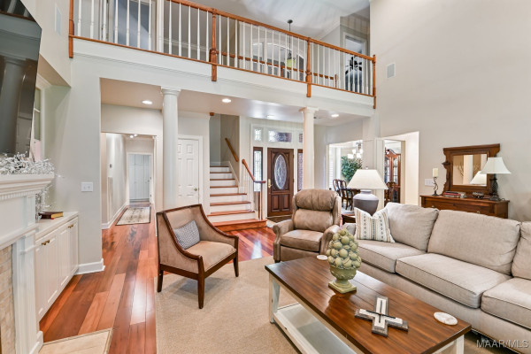 7149 PINECREST Drive