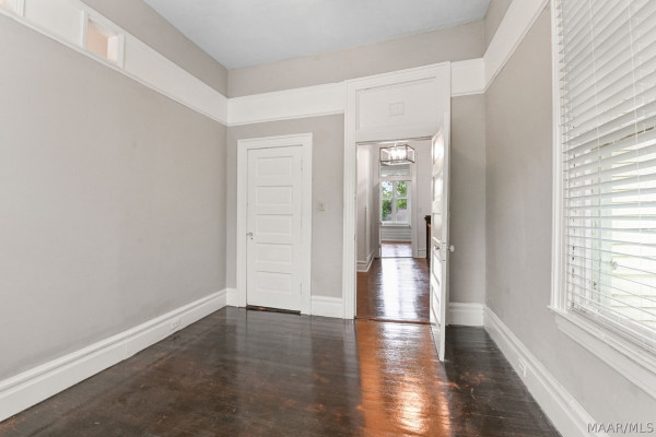 264 E Fairview Avenue