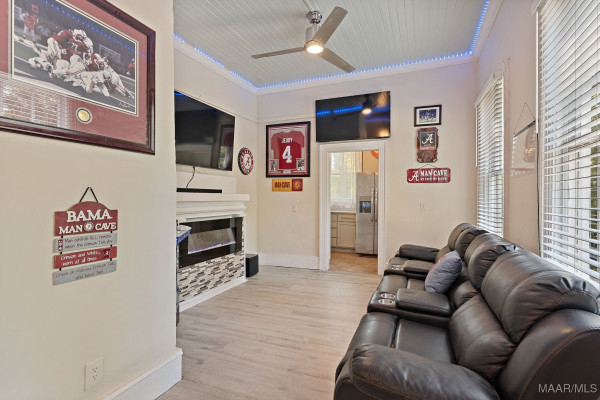 264 E Fairview Avenue