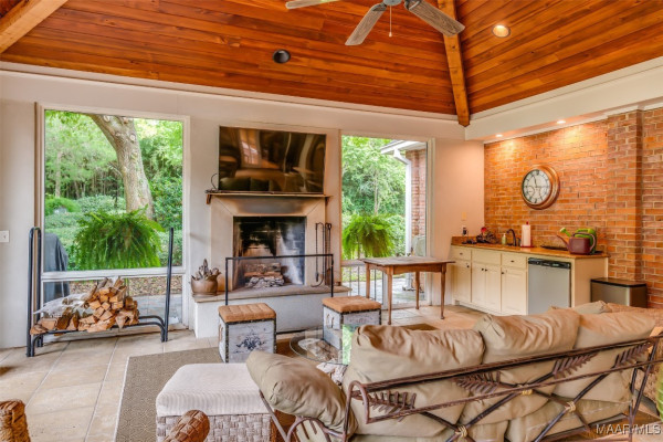 2550 Woodley Road