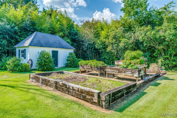 2550 Woodley Road