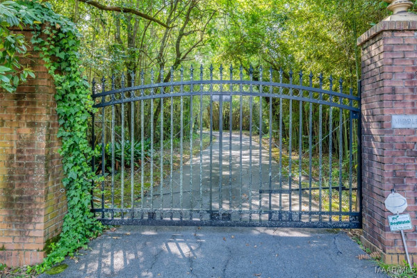 2550 Woodley Road