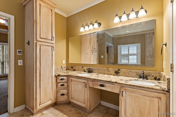 938 SILVER CREEK Circle