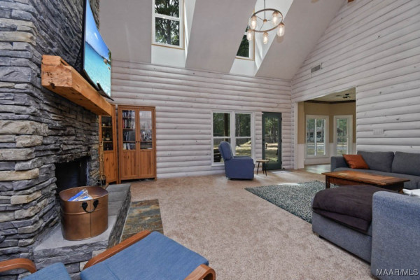 1565 Rolling Hills Drive