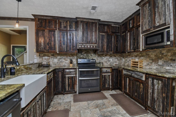 1565 Rolling Hills Drive