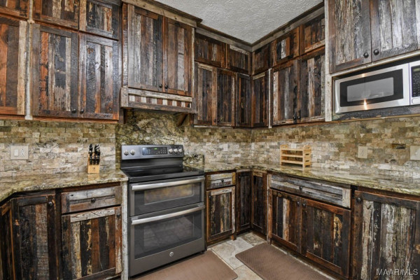 1565 Rolling Hills Drive