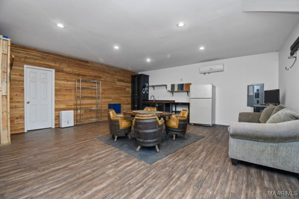 1565 Rolling Hills Drive