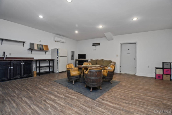 1565 Rolling Hills Drive