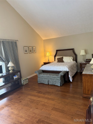 6529 MONMOUTH Mews