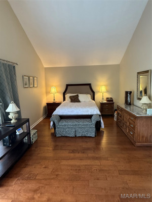 6529 MONMOUTH Mews
