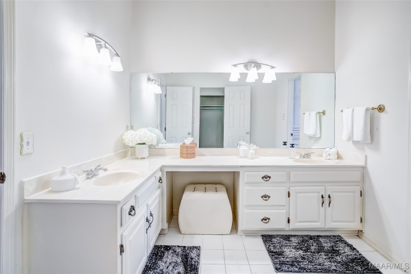 2811 Lansdowne Drive