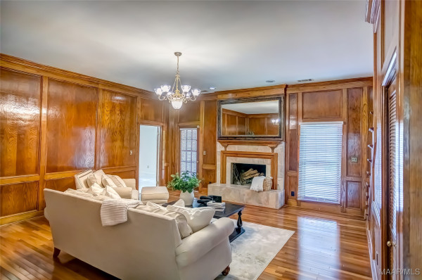 2811 Lansdowne Drive