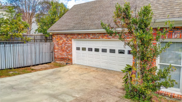 2811 Lansdowne Drive