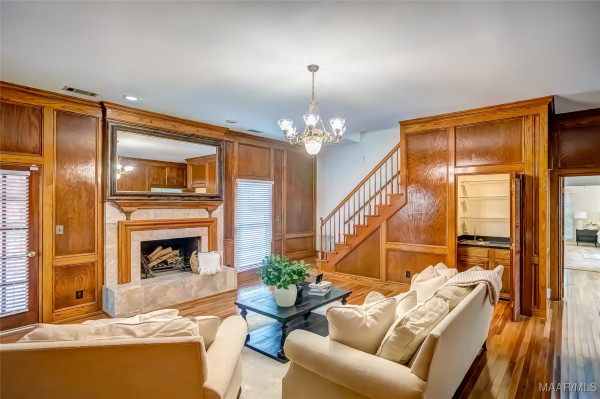 2811 Lansdowne Drive