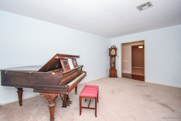 1237 Edgeworth Drive