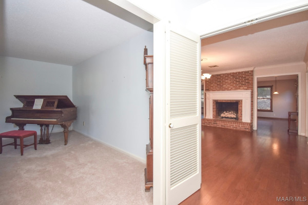 1237 Edgeworth Drive