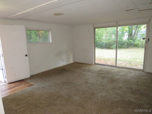 2712 GREENBRIAR Road