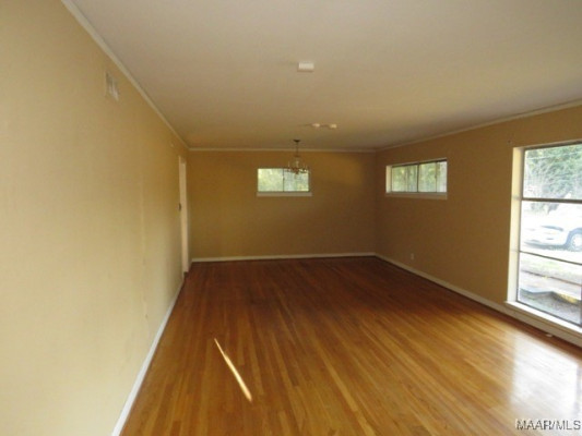 2712 GREENBRIAR Road