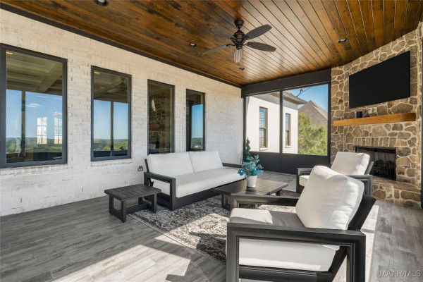 112 Chimney Ridge