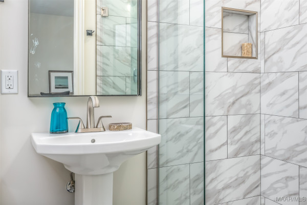 8443 Guildhall Street