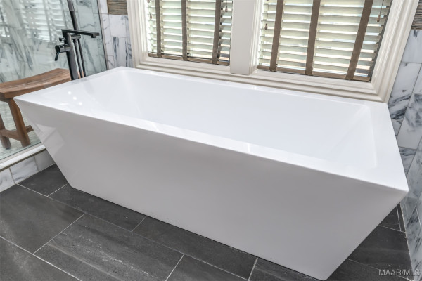 8443 Guildhall Street