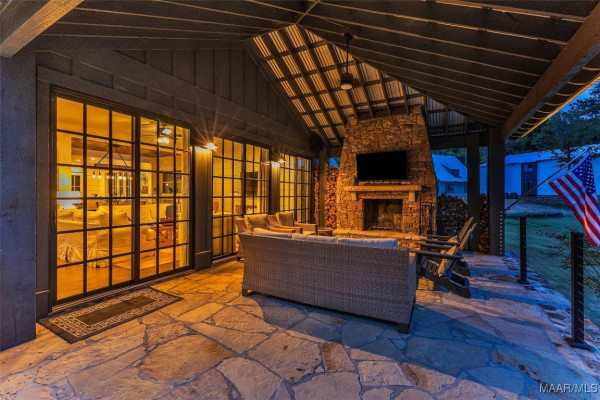 60 Castaway Cove Lane