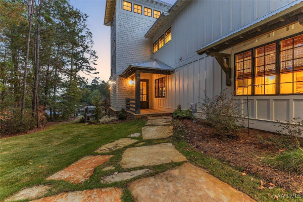 130 Castaway Cove Lane