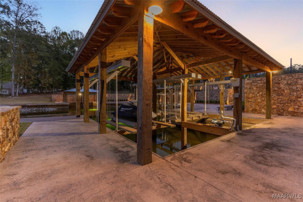 130 Castaway Cove Lane