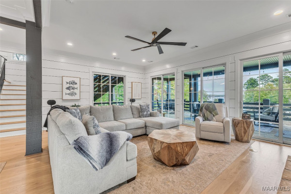 130 Castaway Cove Lane