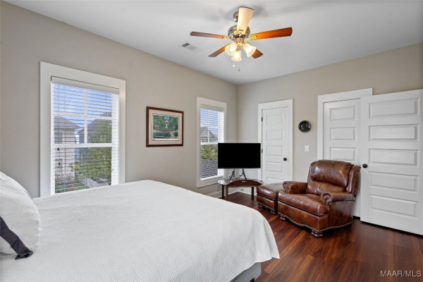 76 Double Oak Avenue