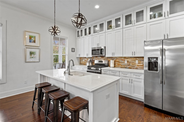 76 Double Oak Avenue