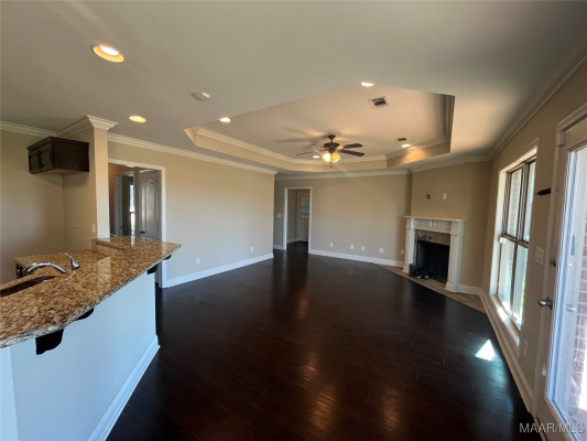 2002 LANDCASTER Court