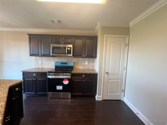 2002 LANDCASTER Court